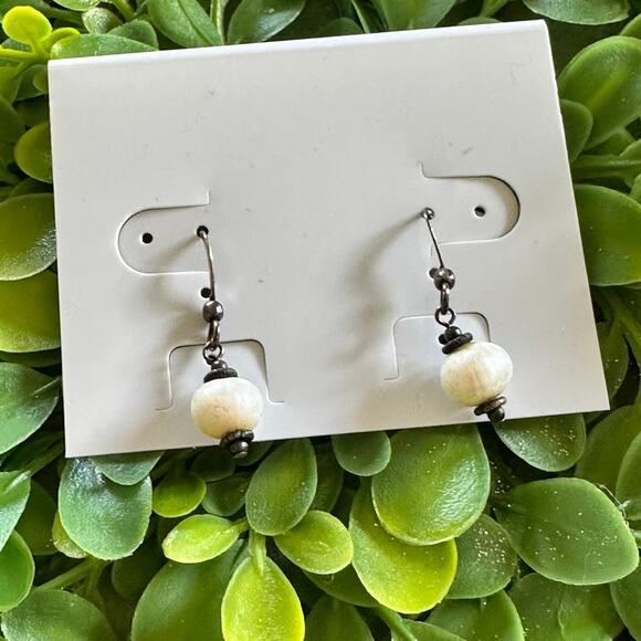 BOGO FREE PEARL VTG BOHO EARRINGS - Picture 1 of 4